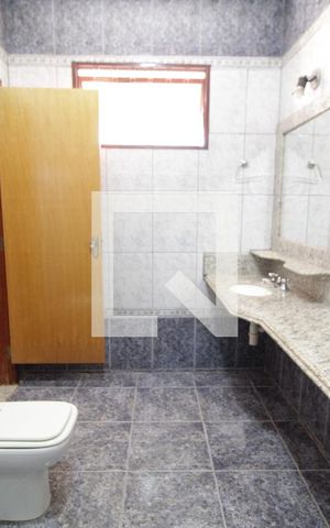 Casa para alugar com 300m², 4 quartos e 10 vagasBanheiro do Quarto 3