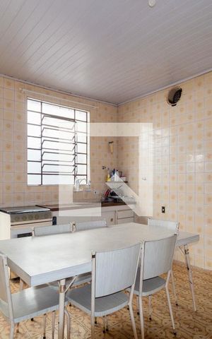 Casa à venda com 125m², 2 quartos e 2 vagas Casa à venda com 125m², 2 quartos e 2 vagasCozinha