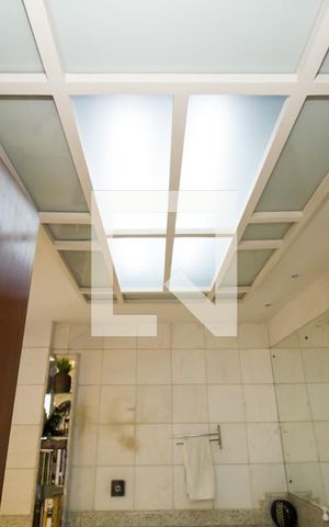 Apartamento à venda com 300m², 4 quartos e 4 vagas Apartamento à venda com 300m², 4 quartos e 4 vagasBanheiro da Suíte 4