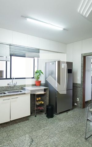 Apartamento à venda com 300m², 4 quartos e 4 vagas Apartamento à venda com 300m², 4 quartos e 4 vagasCozinha