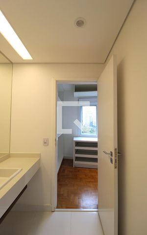 Apartamento para alugar com 90m², 2 quartos e sem vagaBanheiro da Suíte