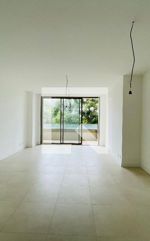 Apartamento à venda com 155m², 3 quartos e 1 vaga Apartamento à venda com 155m², 3 quartos e 1 vagaSala