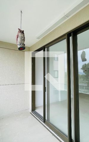 Apartamento à venda com 155m², 3 quartos e 1 vaga Apartamento à venda com 155m², 3 quartos e 1 vagaVaranda