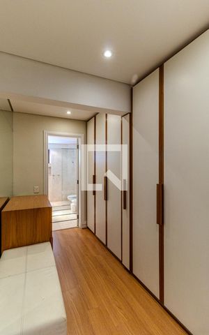Apartamento à venda com 300m², 3 quartos e 4 vagasCloset