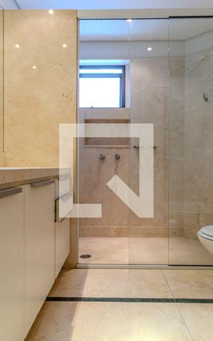 Apartamento à venda com 300m², 3 quartos e 4 vagasBanheiro da Suíte 2