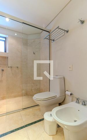 Apartamento à venda com 300m², 3 quartos e 4 vagasBanheiro da Suíte 2