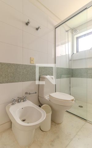 Apartamento à venda com 300m², 3 quartos e 4 vagasBanheiro da Suíte 1