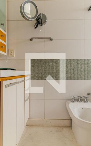 Apartamento à venda com 300m², 3 quartos e 4 vagasBanheiro da Suíte 1