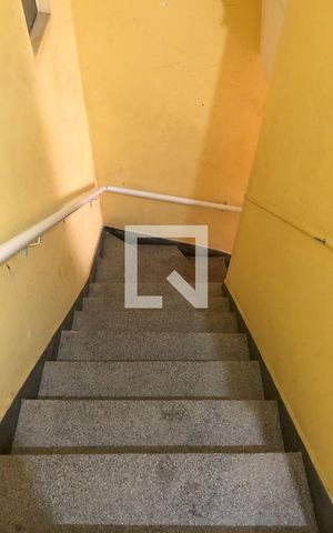 Apartamento para alugar com 55m², 2 quartos e sem vagaEscada