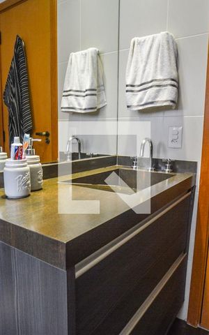 Apartamento à venda com 120m², 2 quartos e 3 vagasBanheiro da Suíte 1