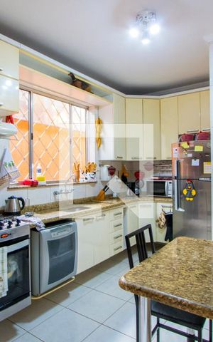 Casa à venda com 177m², 2 quartos e 3 vagas Casa à venda com 177m², 2 quartos e 3 vagasCozinha