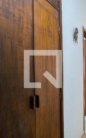 Casa à venda com 177m², 2 quartos e 3 vagas Casa à venda com 177m², 2 quartos e 3 vagasCorredor