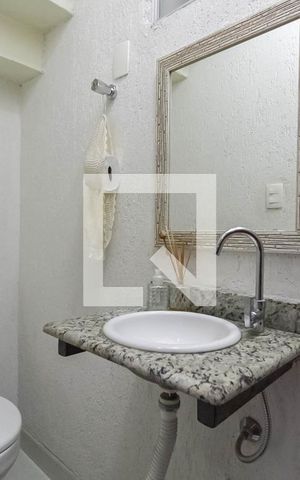 Casa de condomínio à venda com 105m², 3 quartos e 1 vagaLavabo