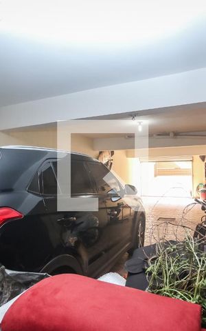 Casa à venda com 198m², 3 quartos e 8 vagas Casa à venda com 198m², 3 quartos e 8 vagasGaragem