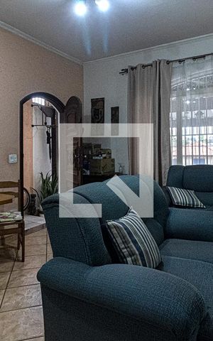 Casa à venda com 148m², 4 quartos e 2 vagas Casa à venda com 148m², 4 quartos e 2 vagasSala