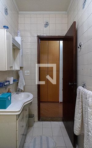 Casa à venda com 148m², 4 quartos e 2 vagas Casa à venda com 148m², 4 quartos e 2 vagasBanheiro social