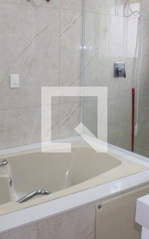 Casa à venda com 270m², 3 quartos e 4 vagasBanheiro da suíte 1