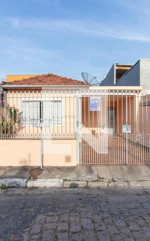 Casa para alugar com 80m², 3 quartos e 2 vagas Casa para alugar com 80m², 3 quartos e 2 vagasFachada