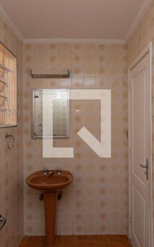 Casa para alugar com 80m², 3 quartos e 2 vagas Casa para alugar com 80m², 3 quartos e 2 vagasBanheiro Social