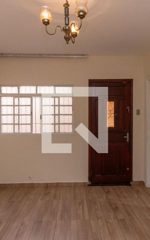 Casa para alugar com 80m², 3 quartos e 2 vagas Casa para alugar com 80m², 3 quartos e 2 vagasSala