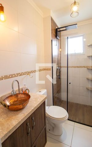 Apartamento para alugar com 60m², 2 quartos e 2 vagas Apartamento para alugar com 60m², 2 quartos e 2 vagasBanheiro
