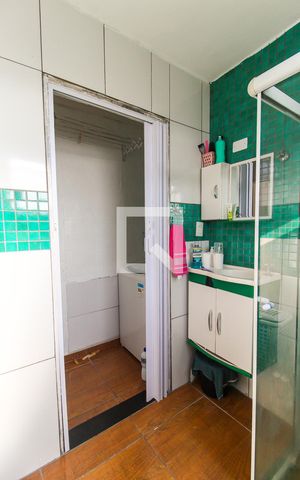 Apartamento à venda com 47m², 2 quartos e sem vaga Apartamento à venda com 47m², 2 quartos e sem vagaBanheiro