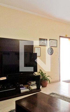 Casa à venda com 188m², 4 quartos e 4 vagas Casa à venda com 188m², 4 quartos e 4 vagasSala