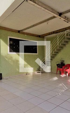 Casa à venda com 188m², 4 quartos e 4 vagas Casa à venda com 188m², 4 quartos e 4 vagasÁrea externa