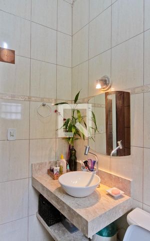 Casa à venda com 188m², 4 quartos e 4 vagas Casa à venda com 188m², 4 quartos e 4 vagasBanheiro
