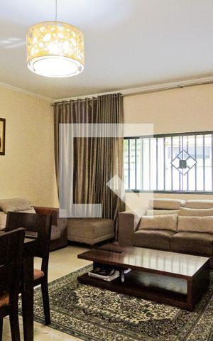 Casa à venda com 188m², 4 quartos e 4 vagas Casa à venda com 188m², 4 quartos e 4 vagasSala