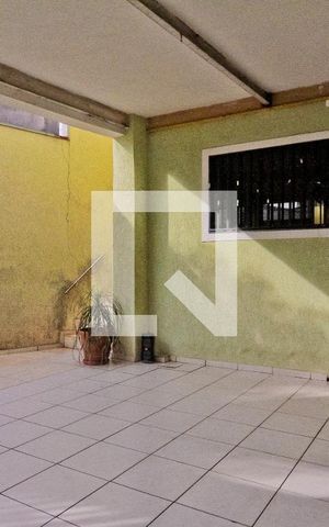 Casa à venda com 188m², 4 quartos e 4 vagas Casa à venda com 188m², 4 quartos e 4 vagasÁrea externa