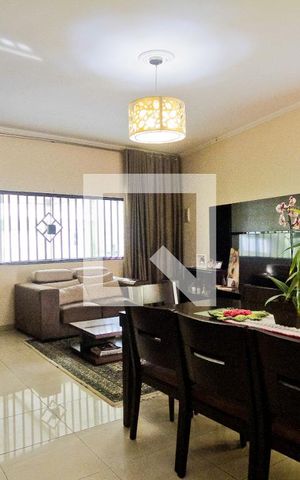Casa à venda com 188m², 4 quartos e 4 vagas Casa à venda com 188m², 4 quartos e 4 vagasSala
