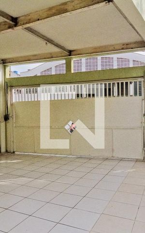Casa à venda com 188m², 4 quartos e 4 vagas Casa à venda com 188m², 4 quartos e 4 vagasÁrea externa