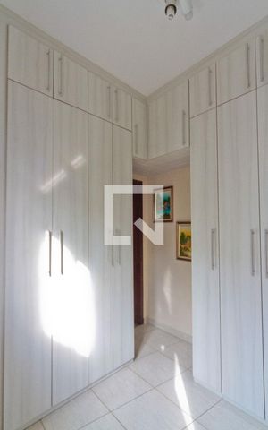 Casa à venda com 188m², 4 quartos e 4 vagas Casa à venda com 188m², 4 quartos e 4 vagasCloset da suíte 1