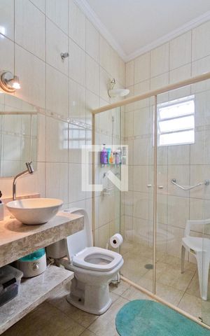 Casa à venda com 188m², 4 quartos e 4 vagas Casa à venda com 188m², 4 quartos e 4 vagasBanheiro