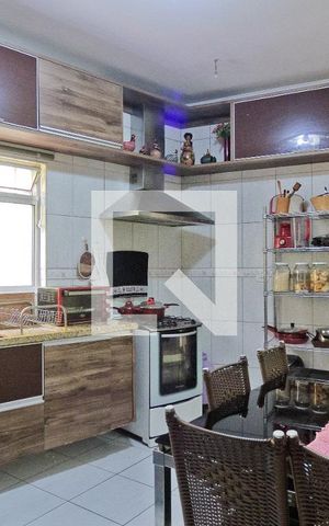 Casa à venda com 188m², 4 quartos e 4 vagas Casa à venda com 188m², 4 quartos e 4 vagasCozinha