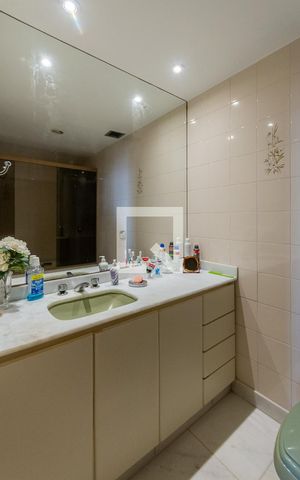 Apartamento à venda com 176m², 4 quartos e 2 vagasBanheiro Suíte 1