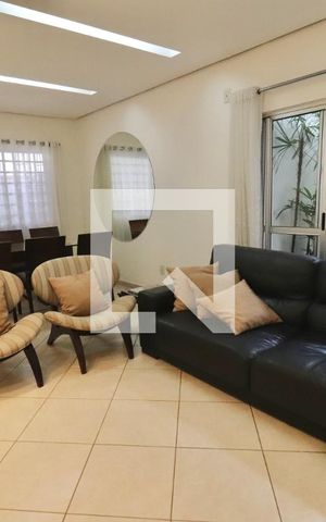 Casa para alugar com 223m², 3 quartos e 4 vagas Casa para alugar com 223m², 3 quartos e 4 vagasSala