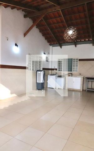 Casa para alugar com 223m², 3 quartos e 4 vagas Casa para alugar com 223m², 3 quartos e 4 vagasVaranda
