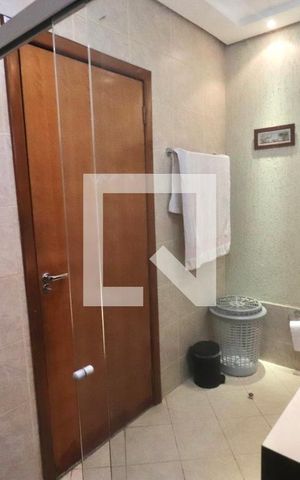 Casa para alugar com 223m², 3 quartos e 4 vagas Casa para alugar com 223m², 3 quartos e 4 vagasBanheiro 1