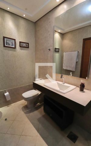 Casa para alugar com 223m², 3 quartos e 4 vagas Casa para alugar com 223m², 3 quartos e 4 vagasBanheiro 1