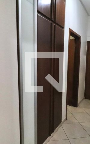 Casa para alugar com 223m², 3 quartos e 4 vagas Casa para alugar com 223m², 3 quartos e 4 vagasCorredor