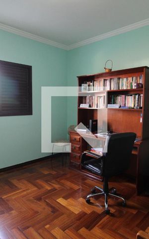 Casa à venda com 194m², 5 quartos e 2 vagasQuarto 2