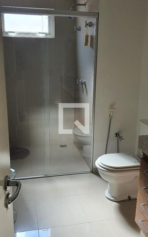 Casa à venda com 350m², 4 quartos e 4 vagasBanheiro 