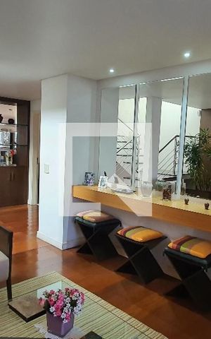 Casa à venda com 350m², 4 quartos e 4 vagasDetalhe Sala