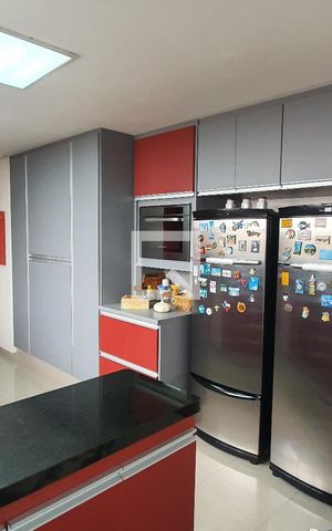 Casa à venda com 350m², 4 quartos e 4 vagasCozinha - Armários