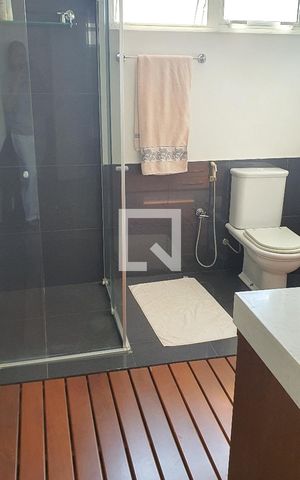 Casa à venda com 350m², 4 quartos e 4 vagasBanheiro da Suíte