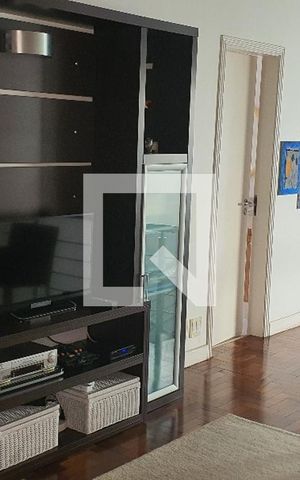 Casa à venda com 350m², 4 quartos e 4 vagasSala de TV