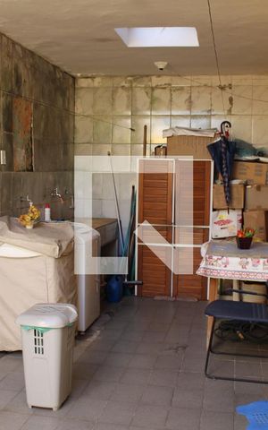 Casa à venda com 375m², 2 quartos e 2 vagasÁrea de serviço