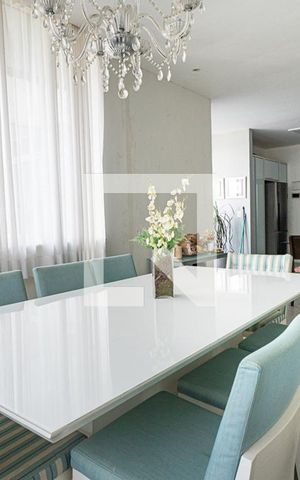 Casa de condomínio à venda com 520m², 4 quartos e 3 vagas Casa de condomínio à venda com 520m², 4 quartos e 3 vagasCozinha